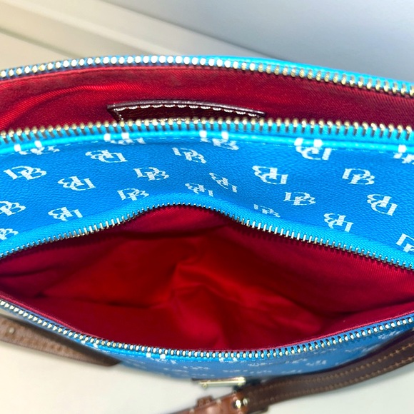 Dooney & Bourke “Gretta“ Blue & White Monogram Crossbody Bag | Leather - Picture 10 of 13